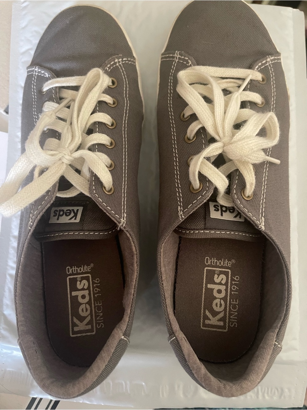 Women’s Canvas Keds Sneakers in gray with white laces